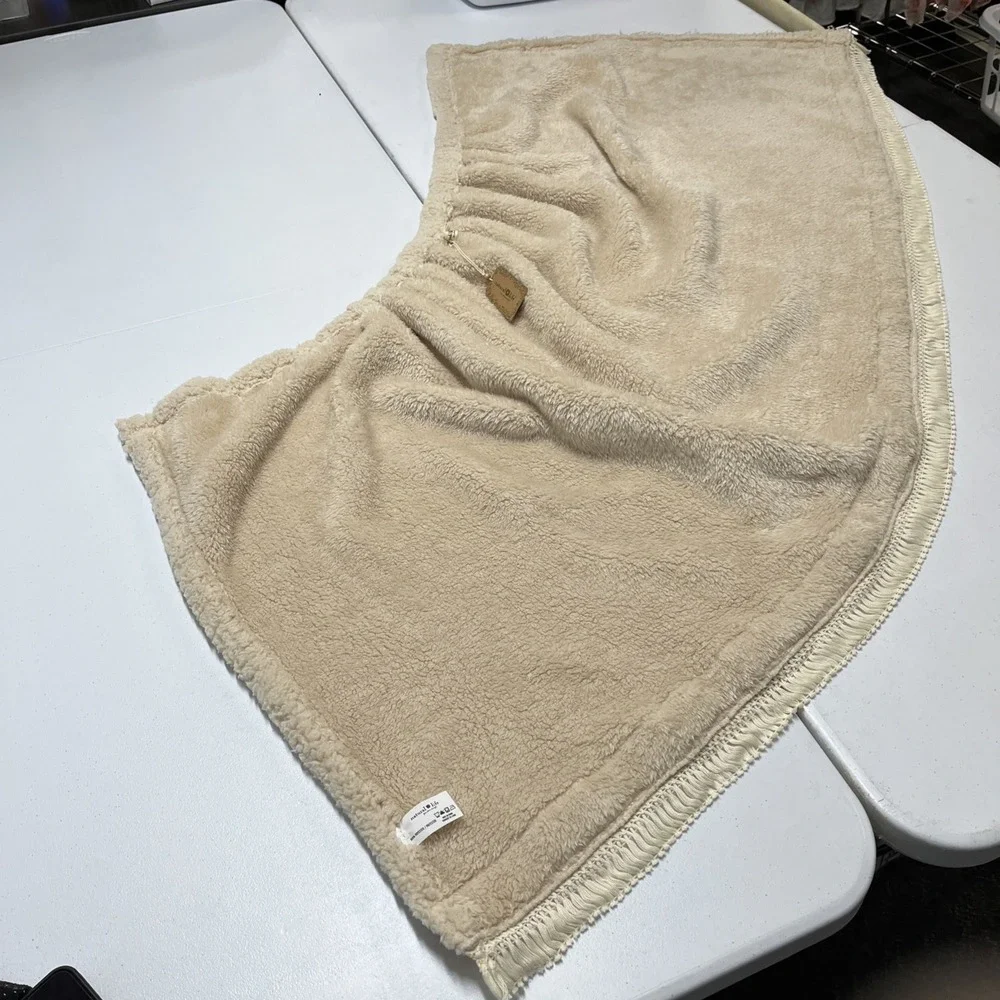 Natural Life Body Towel Wrap L/XL Ivory Fleece Floral Embroidered Magnetic Close